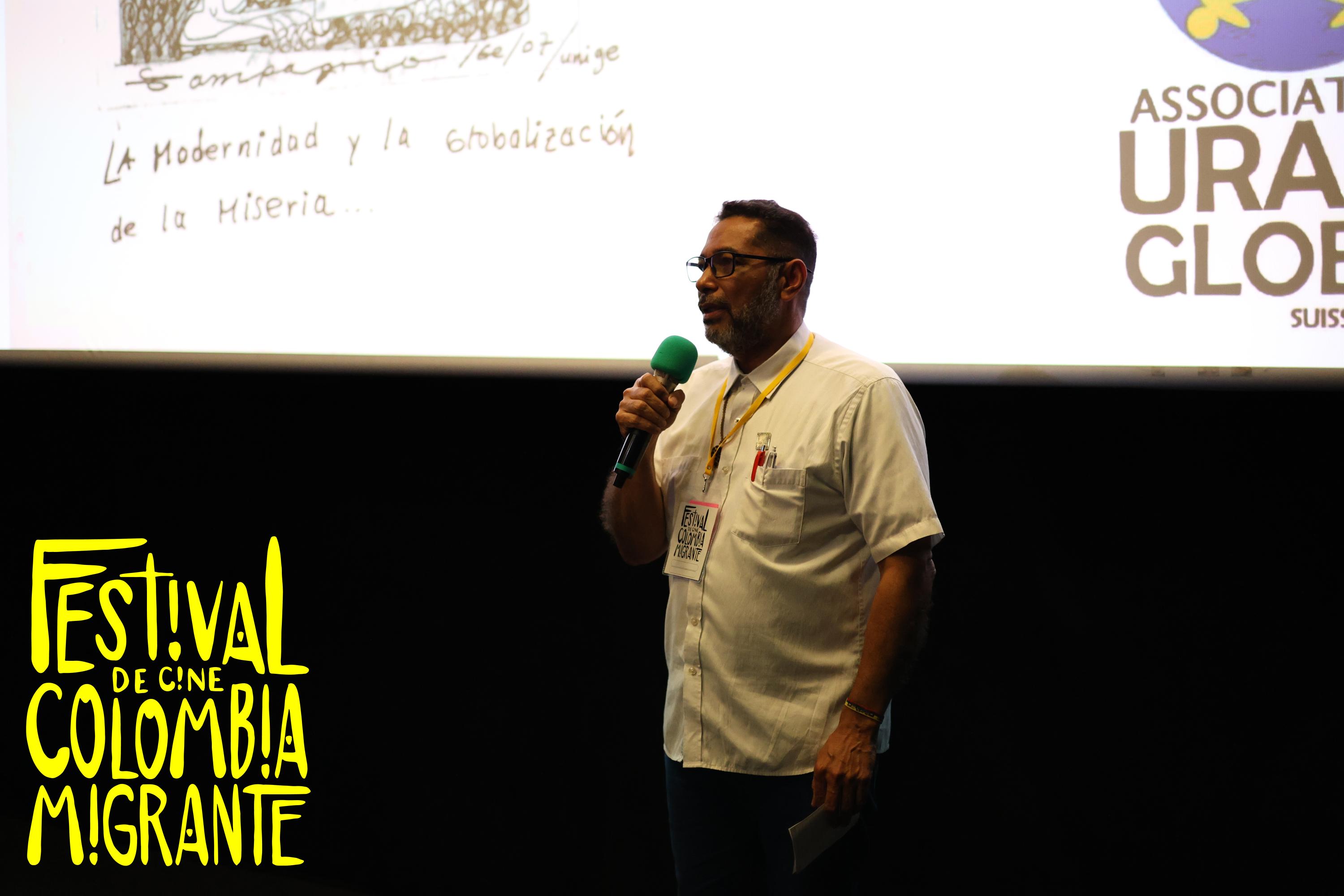 Invitado del festival interviniendo durante la edición 2023