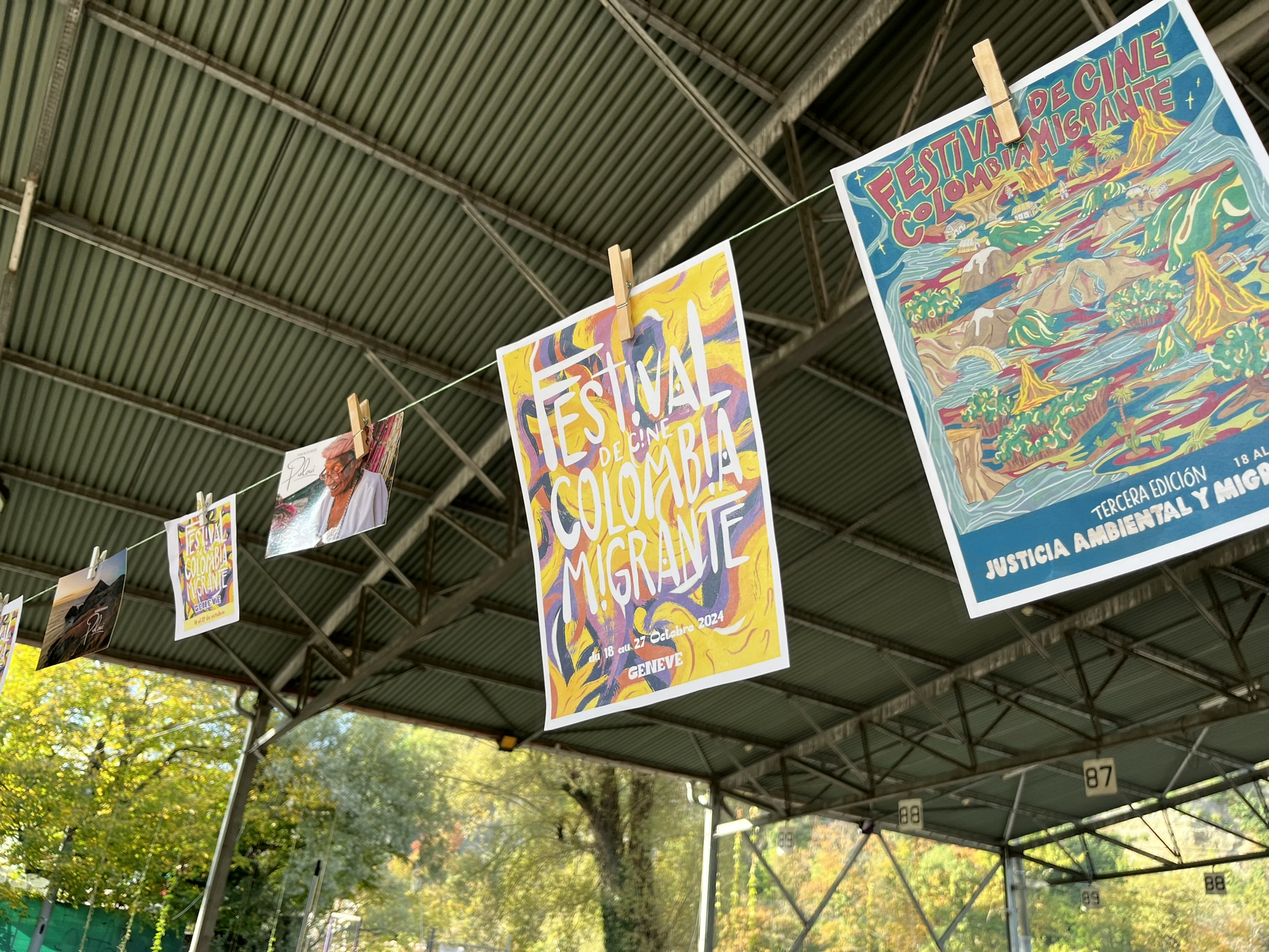 Taller al aire libre y actividad del festival durante la edición 2024